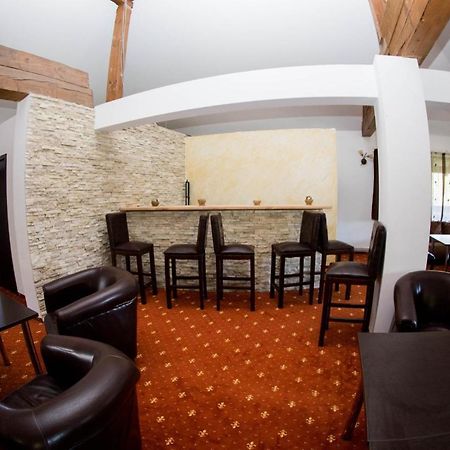 Hanul Simon Pensiune & Restaurant บราน ภายนอก รูปภาพ