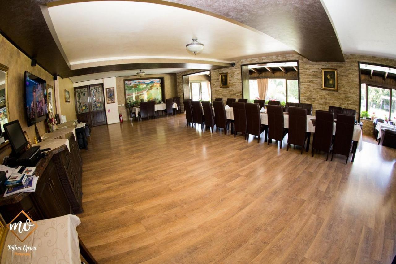 Hanul Simon Pensiune & Restaurant บราน ภายนอก รูปภาพ
