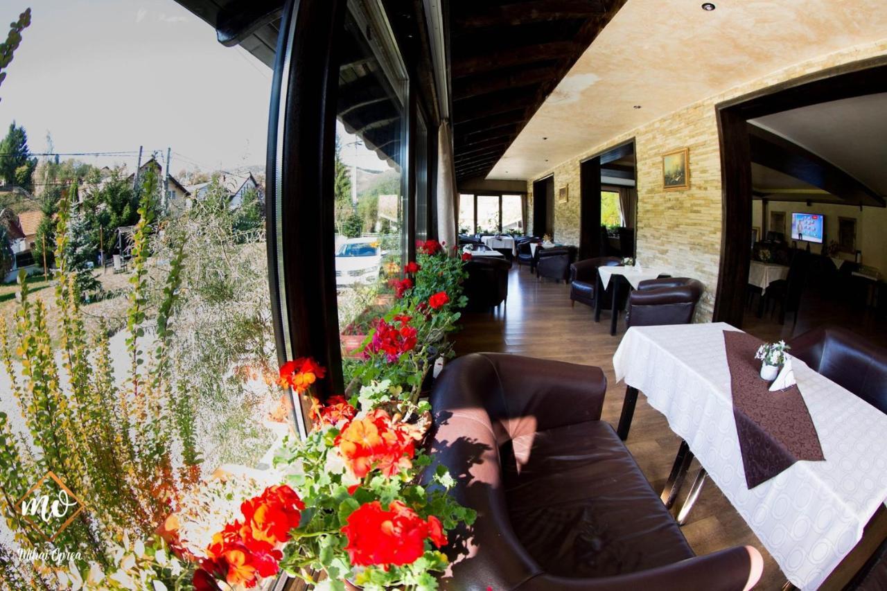 Hanul Simon Pensiune & Restaurant บราน ภายนอก รูปภาพ