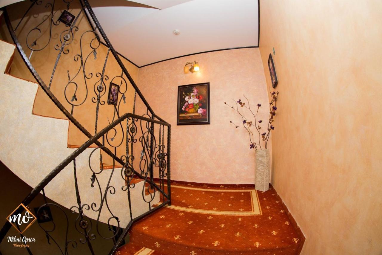 Hanul Simon Pensiune & Restaurant บราน ภายนอก รูปภาพ