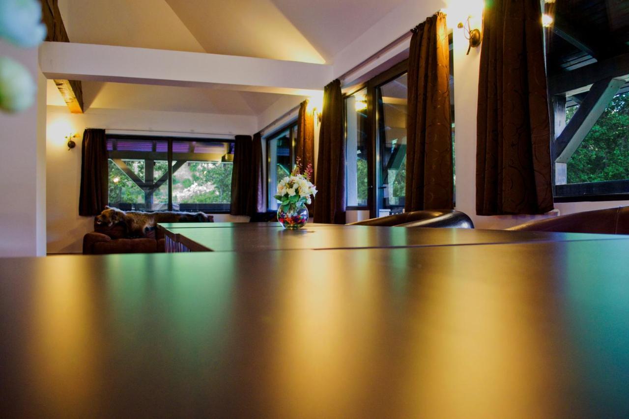 Hanul Simon Pensiune & Restaurant บราน ภายนอก รูปภาพ