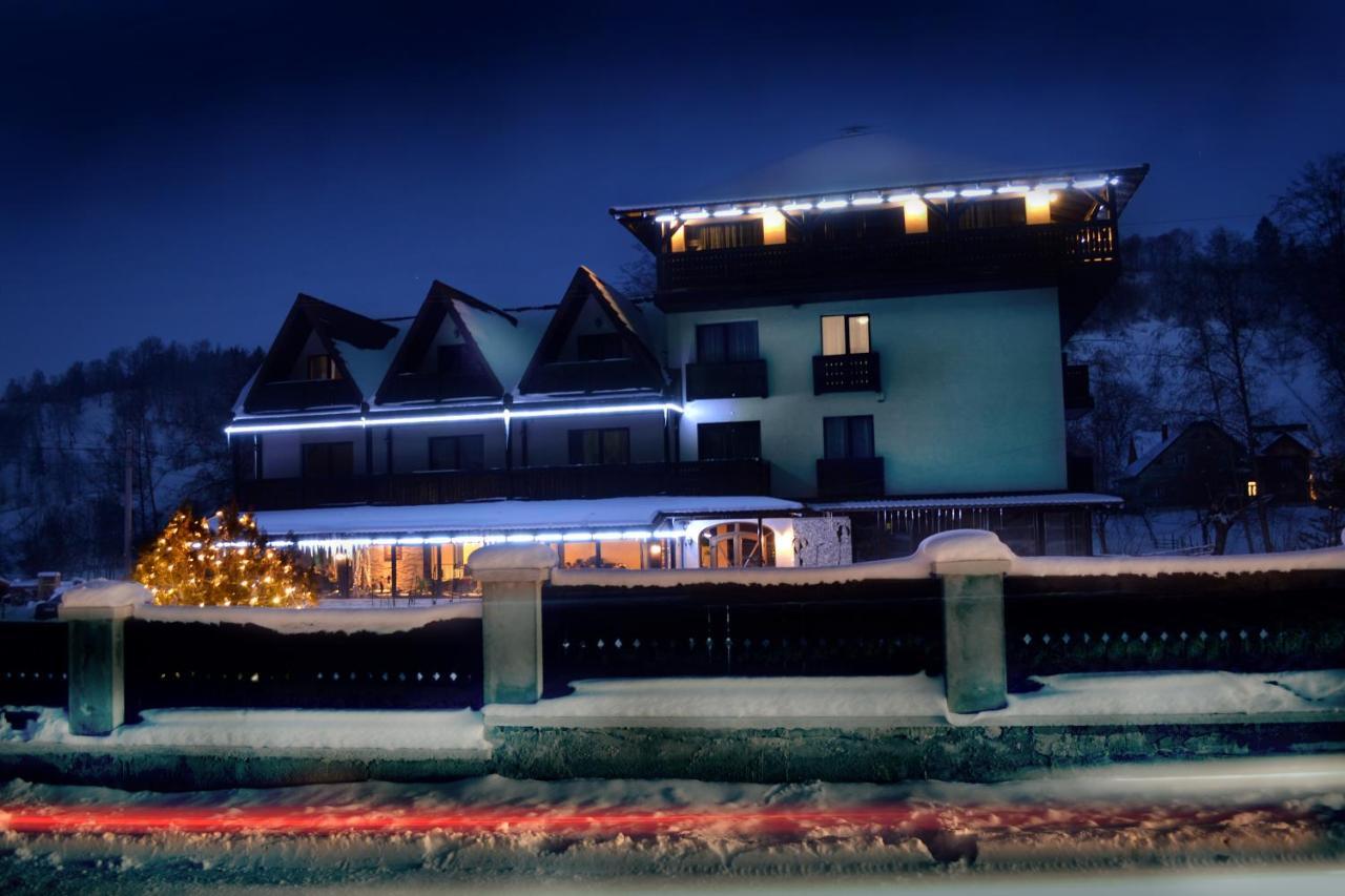 Hanul Simon Pensiune & Restaurant บราน ภายนอก รูปภาพ