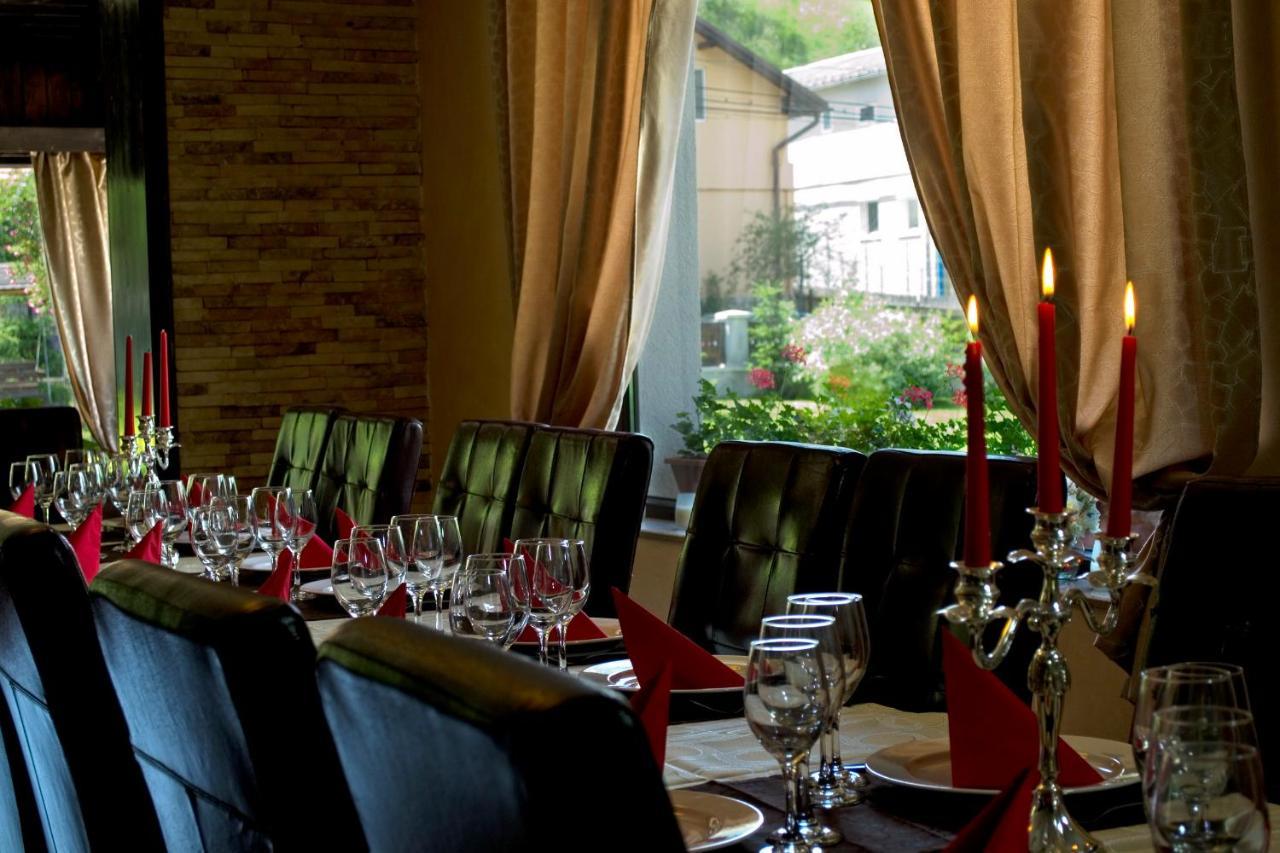 Hanul Simon Pensiune & Restaurant บราน ภายนอก รูปภาพ