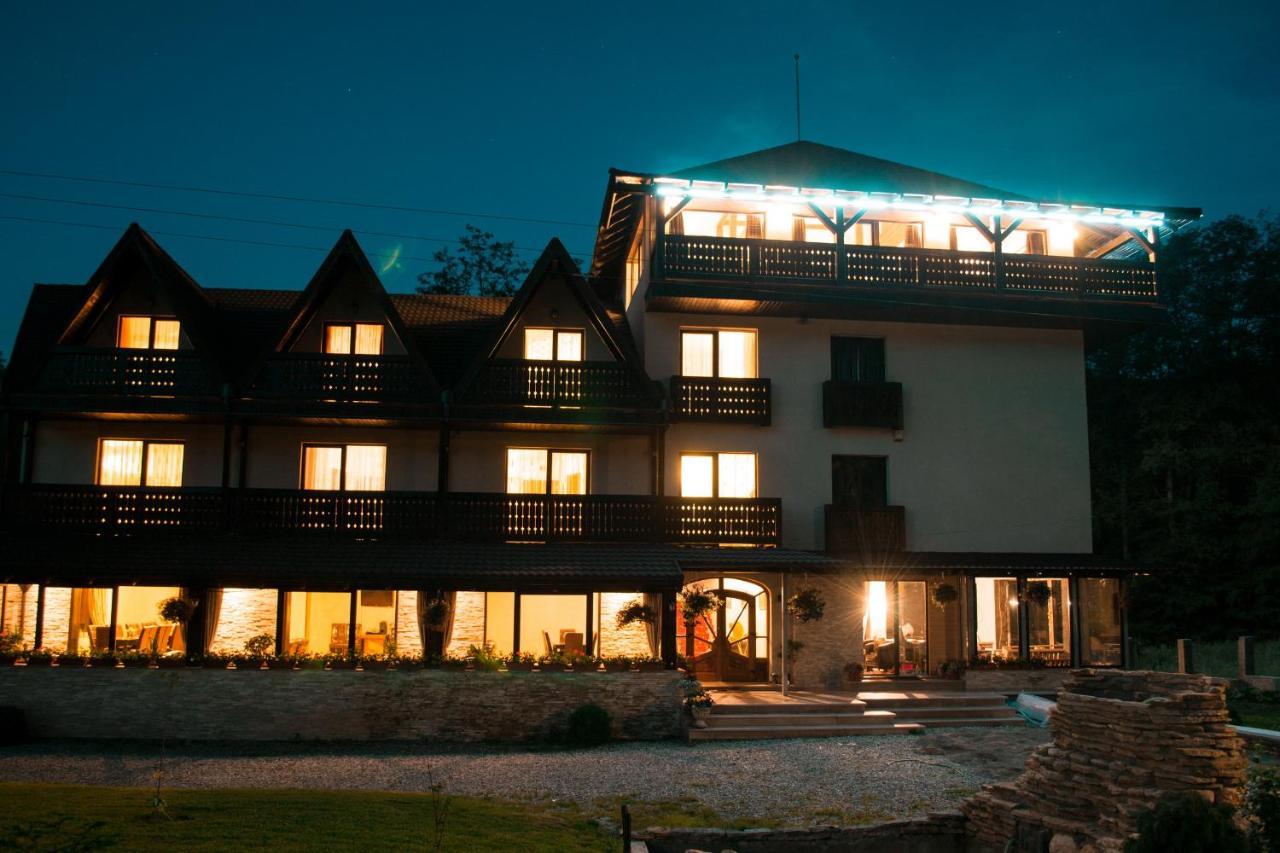 Hanul Simon Pensiune & Restaurant บราน ภายนอก รูปภาพ