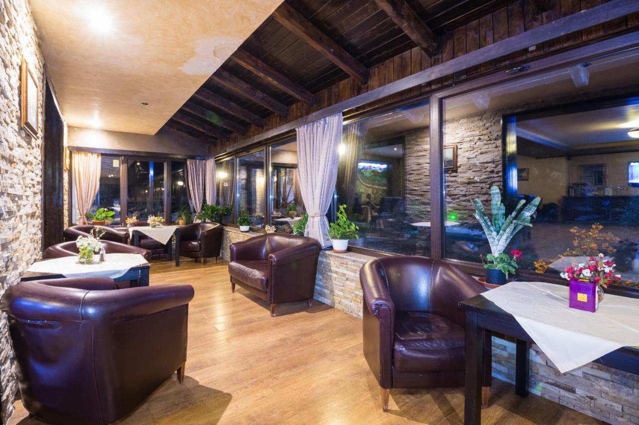 Hanul Simon Pensiune & Restaurant บราน ภายนอก รูปภาพ