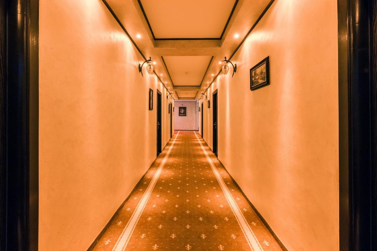 Hanul Simon Pensiune & Restaurant บราน ภายนอก รูปภาพ